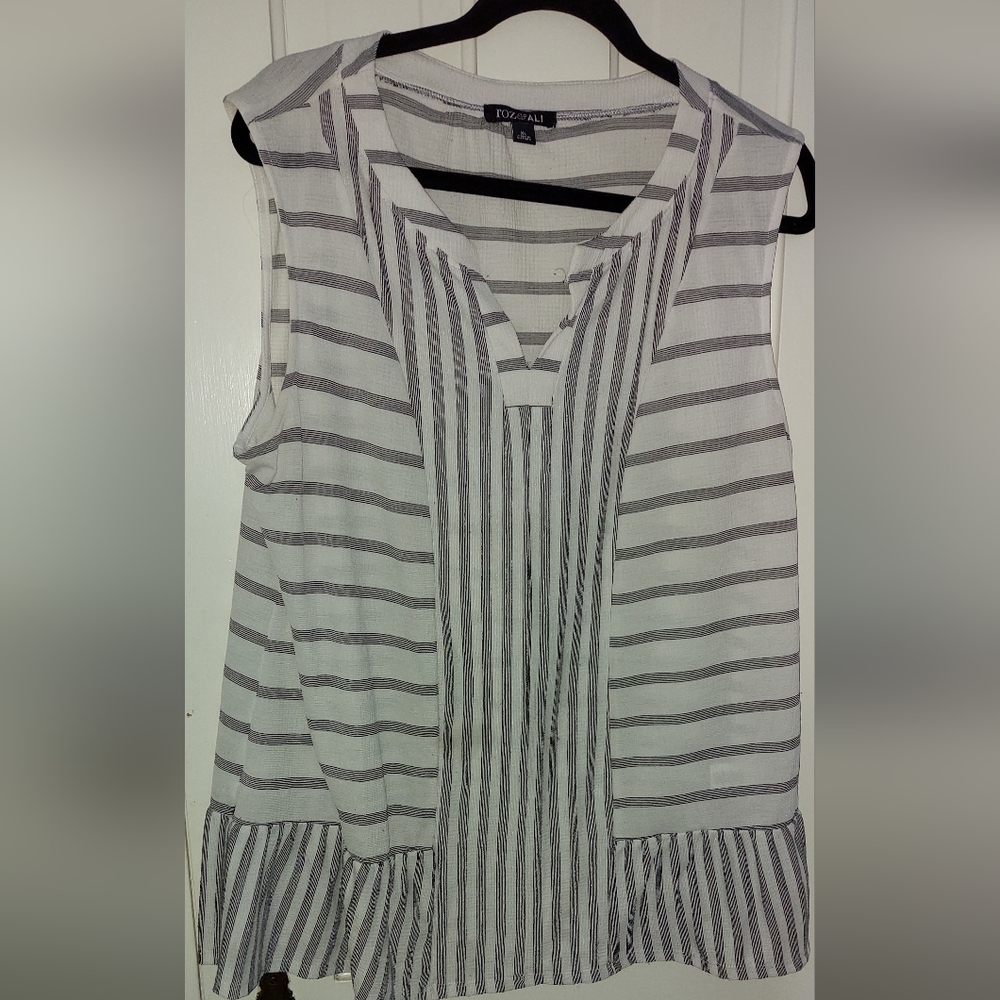 Roz and Ali  top Size XL